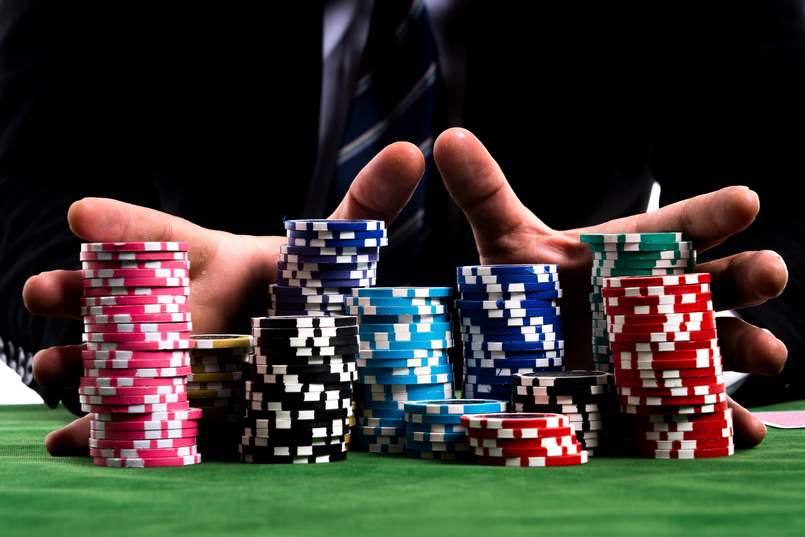 Khi nào thì nên thực hiện Bluff bài trong Poker tại nhà cái EUBet